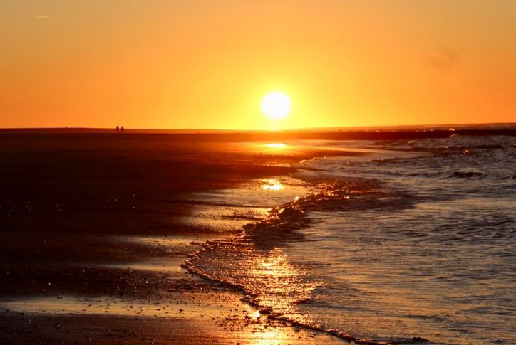 Ondergaande zon op strand